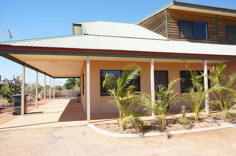 Ningaloo Breeze Villa 6 - Tourism Hervey Bay 2