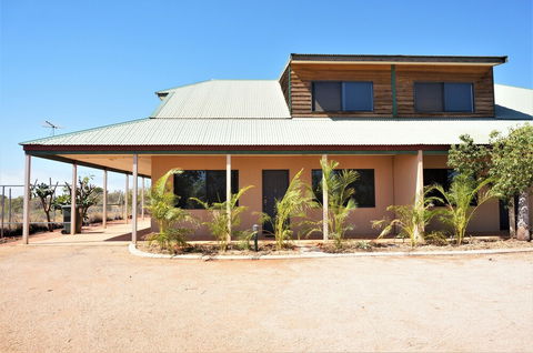 Ningaloo Breeze Villa 6 - Tourism Hervey Bay 0