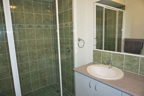 Ningaloo Breeze Villa 5 - Tourism Hervey Bay 6