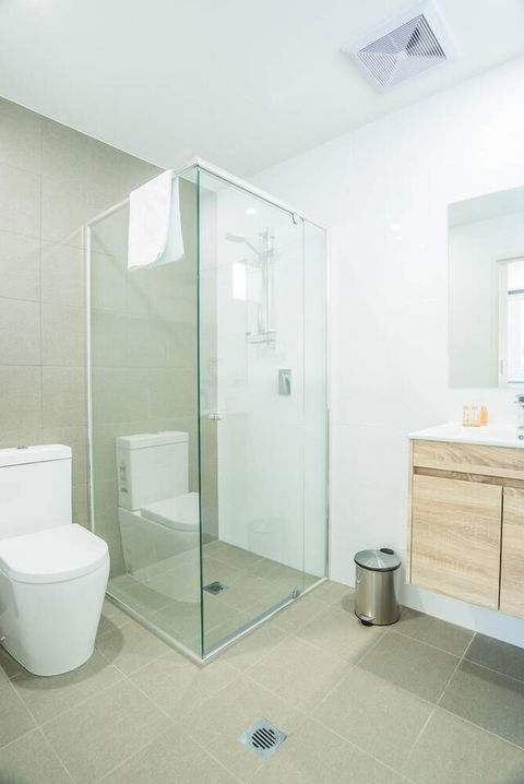 Modern And Chic Apartment Next To Parramatta Station - Hervey Bay Accommodation 1