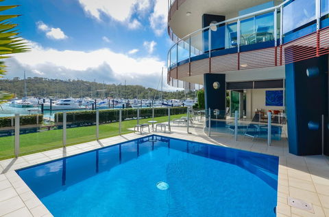 Pavillion 17 - Waterfront Spacious 4 Bedroom With Own Inground Pool And Golf Buggy - Hervey Bay Accommodation 2