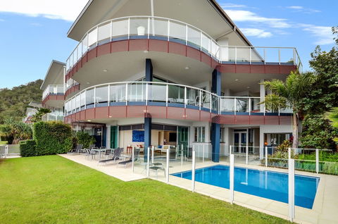 Pavillion 17 - Waterfront Spacious 4 Bedroom With Own Inground Pool And Golf Buggy - Hervey Bay Accommodation 0