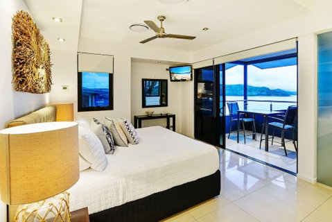Villa 12 The Edge Oceanfront Deluxe 3 Bedroom Near Marina With Golf Buggy - Hervey Bay Accommodation 4