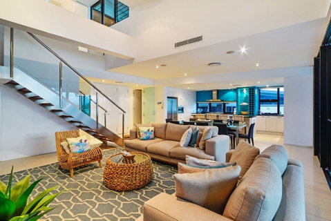 Villa 12 The Edge Oceanfront Deluxe 3 Bedroom Near Marina With Golf Buggy - Hervey Bay Accommodation 3