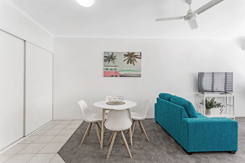 Zenith Unit 7 / 10 Messines Street - Hervey Bay Accommodation 5