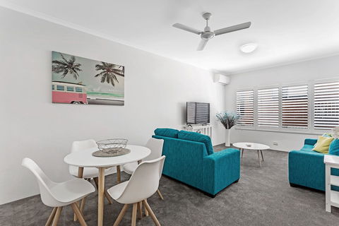 Zenith Unit 7 / 10 Messines Street - Hervey Bay Accommodation 1