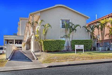Zenith Unit 7 / 10 Messines Street - Hervey Bay Accommodation 0