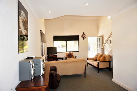 Ningaloo Breeze Villa 3 - Hervey Bay Accommodation 6