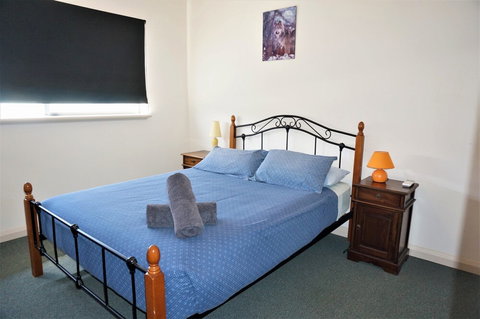 Ningaloo Breeze Villa 3 - Hervey Bay Accommodation 0