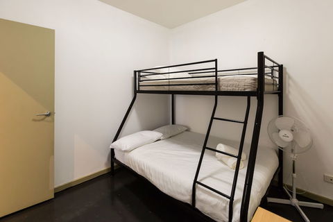 MEGAN, 2BDR Melbourne Apartment - Tourism Hervey Bay 0