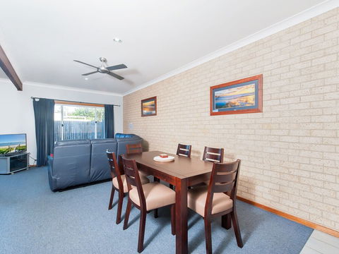 Portside, 2/6 Church Street - Hervey Bay Accommodation 3