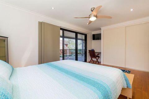 Magical Holiday Home Welsby Pde Bongaree - Hervey Bay Accommodation 5