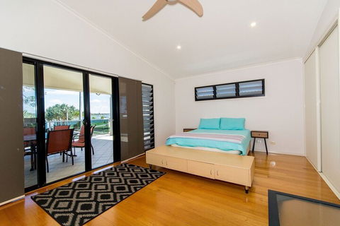 Magical Holiday Home Welsby Pde Bongaree - Hervey Bay Accommodation 3