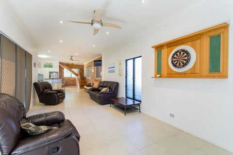 Magical Holiday Home Welsby Pde Bongaree - Hervey Bay Accommodation 7