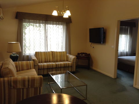 Elizabethan Lodge - Hervey Bay Accommodation 5