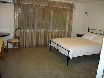 Elizabethan Lodge - Hervey Bay Accommodation 3