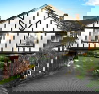 Elizabethan Lodge - Hervey Bay Accommodation