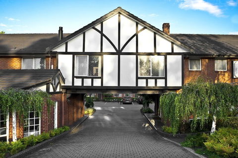 Elizabethan Lodge - Hervey Bay Accommodation 0