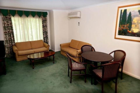 Elizabethan Lodge - Hervey Bay Accommodation 6