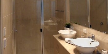 Casavino Luxury Villas - Hervey Bay Accommodation 5