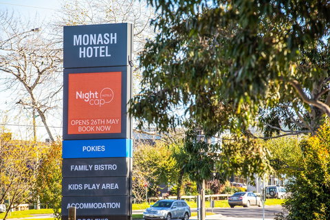 Nightcap At Monash Hotel - Hervey Bay Accommodation 1