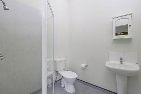 Tin Can Bay's Sleepy Lagoon Motel - Hervey Bay Accommodation 5