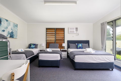 Tin Can Bay's Sleepy Lagoon Motel - Hervey Bay Accommodation 3