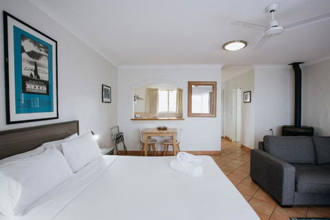 Canal Rocks Beachfront Apartments - Hervey Bay Accommodation 3
