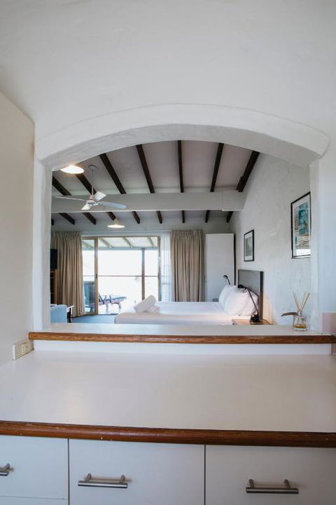 Canal Rocks Beachfront Apartments - Hervey Bay Accommodation 2