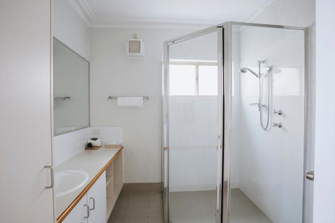 Canal Rocks Beachfront Apartments - Hervey Bay Accommodation 6
