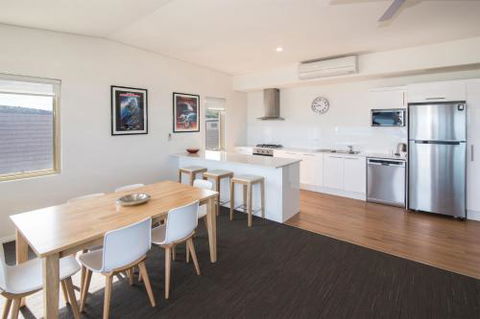 Canal Rocks Beachfront Apartments - Hervey Bay Accommodation 1