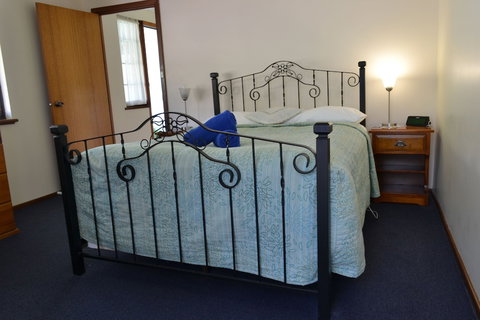 Dolphin Lodge - Hervey Bay Accommodation 3