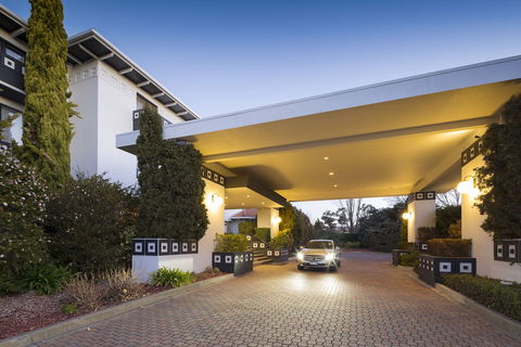Ramada By Wyndham Diplomat Canberra - Hervey Bay Accommodation 0
