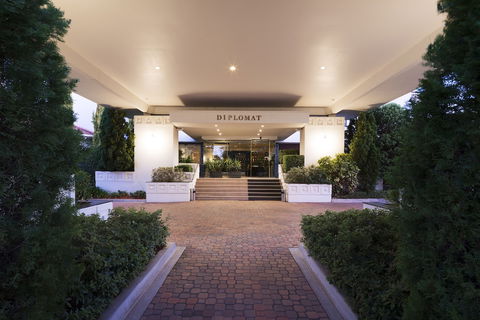 Ramada By Wyndham Diplomat Canberra - Hervey Bay Accommodation 1