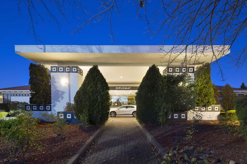 Ramada By Wyndham Diplomat Canberra - Hervey Bay Accommodation 2