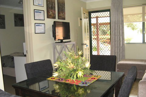 Ficifolia Lodge - Hervey Bay Accommodation 4