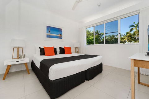 By The Sea Port Douglas - Hervey Bay Accommodation 7