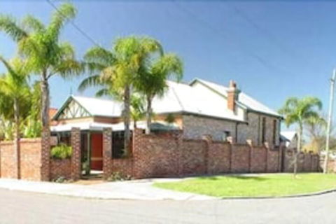 Above Bored Bed & Breakfast - Tourism Hervey Bay 1