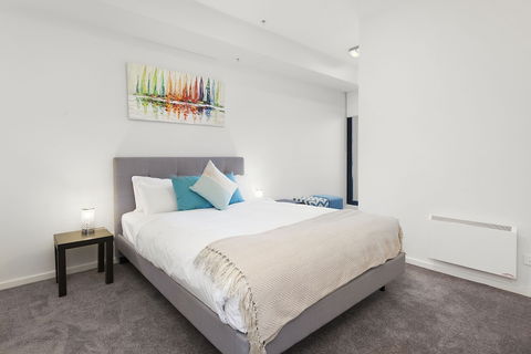 Melbourne Holiday Apartments Flinders Wharf - Hervey Bay Accommodation 3