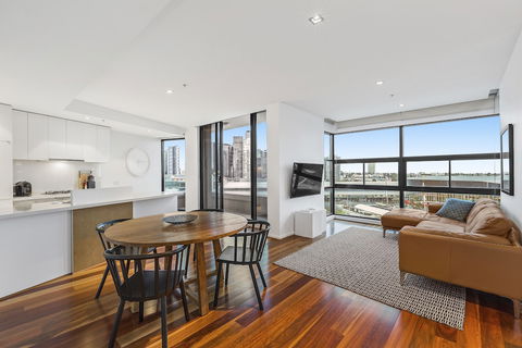 Melbourne Holiday Apartments Flinders Wharf - Hervey Bay Accommodation 5