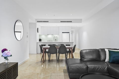 Melbourne Holiday Apartments Flinders Wharf - Hervey Bay Accommodation 1
