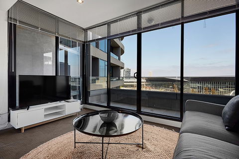 Melbourne Holiday Apartments Flinders Wharf - Hervey Bay Accommodation 2