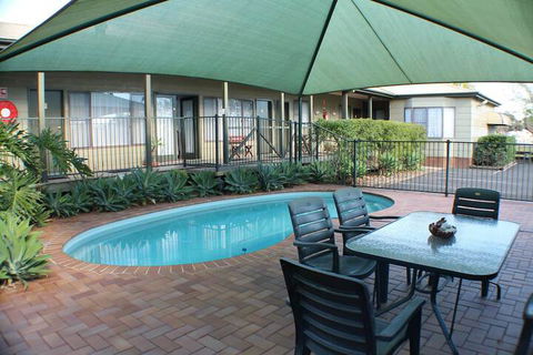 Lake Forbes Motel - Tourism Hervey Bay 3