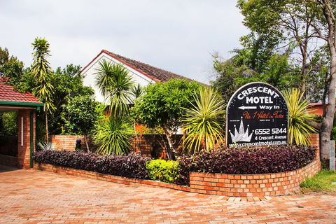 Crescent Motel - Hervey Bay Accommodation 0