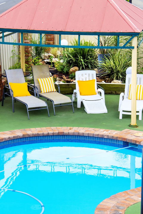 Crescent Motel - Hervey Bay Accommodation 3