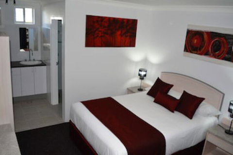 Alabaster Motor Inn Taree - Hervey Bay Accommodation 0