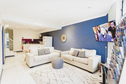 Manly Beach House - Tourism Hervey Bay 0