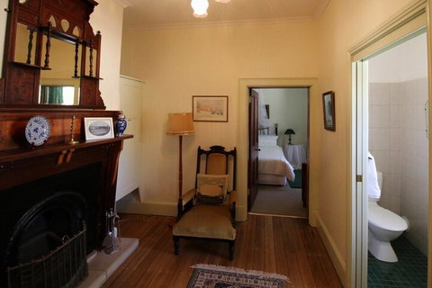 Christopher Halls Colonial Accommodation - Tourism Hervey Bay 1