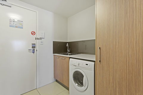 CBD Luxury Accommodation - Hervey Bay Accommodation 3
