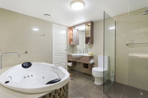 CBD Luxury Accommodation - Hervey Bay Accommodation 5